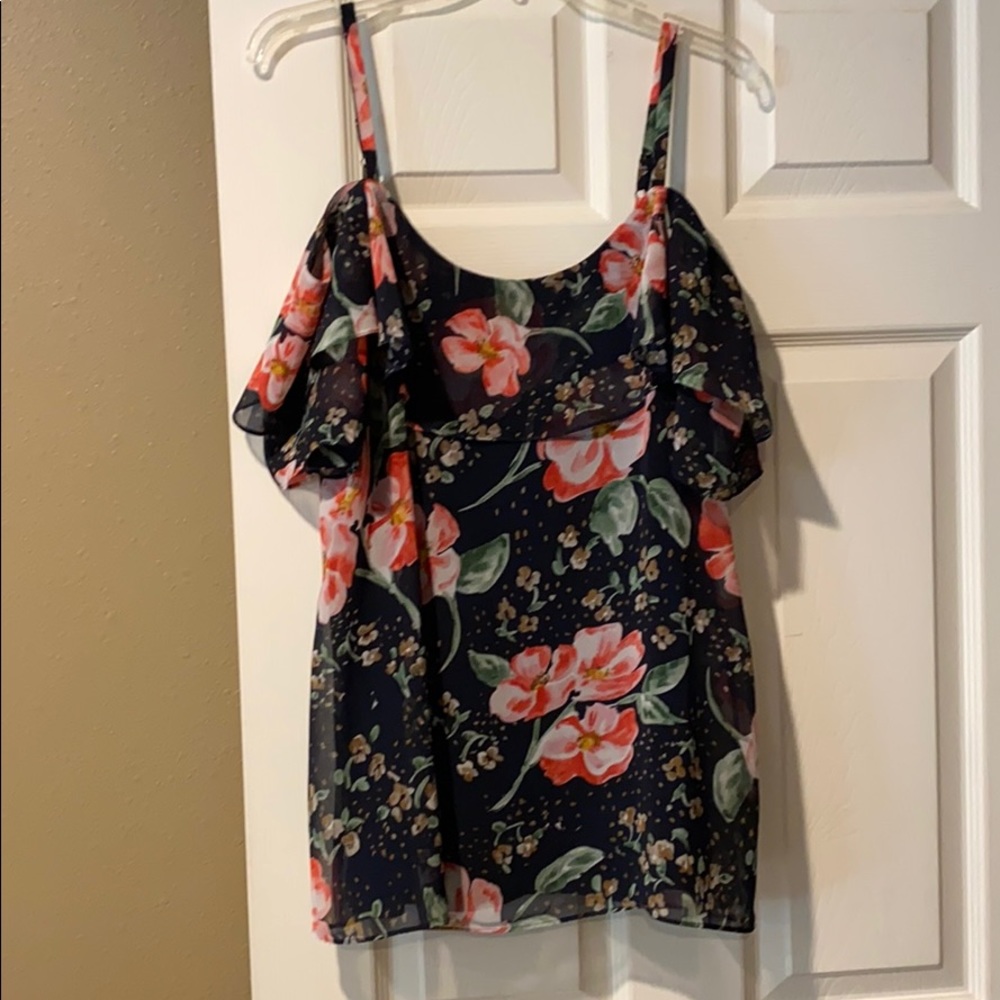 CAbi cold shoulder  top